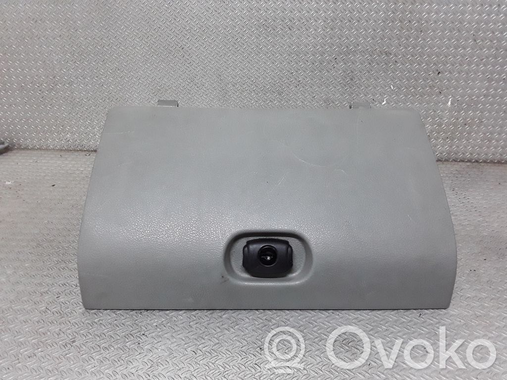Glove box   8200189021