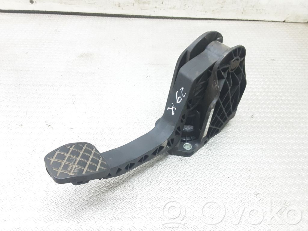 Pedal de embrague   1K1721059BB