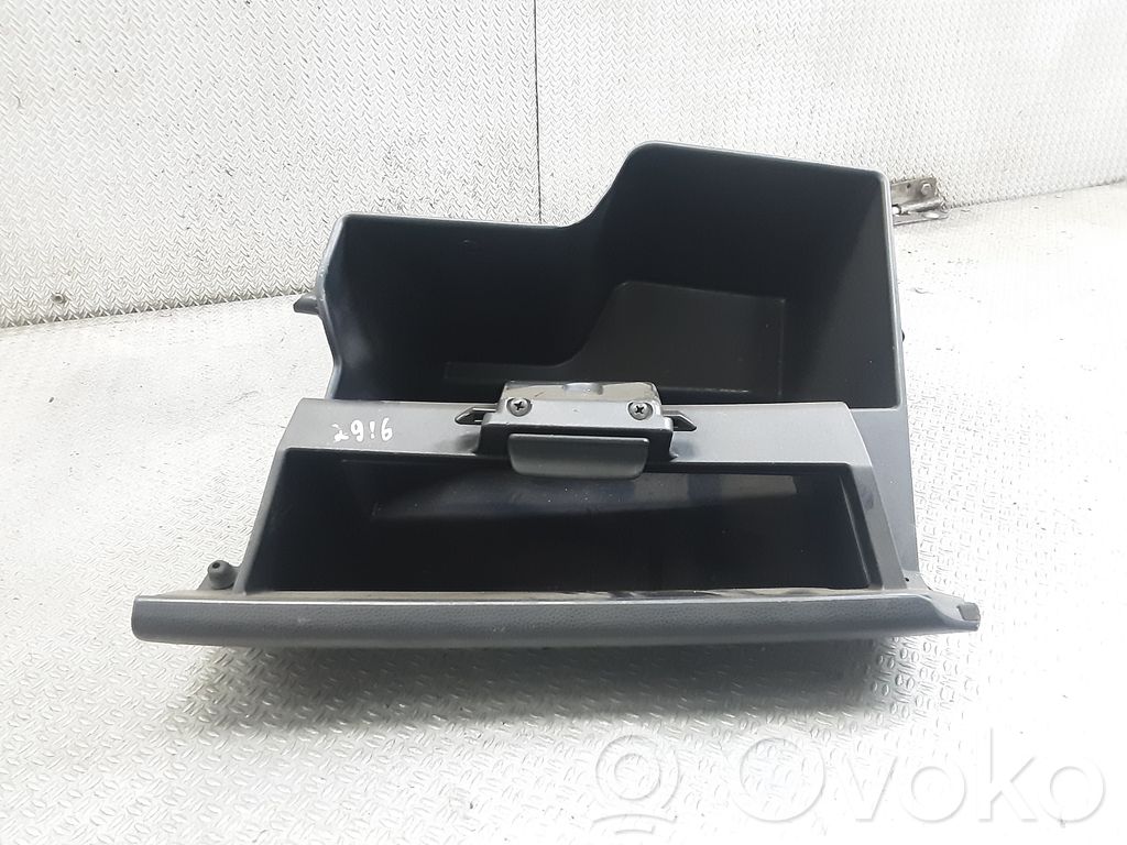 Mazda 2 Daiktadėžės (bordačioko) komplektas 