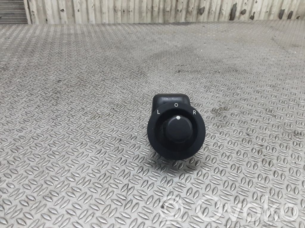 Wing mirror switch   P56040524AF