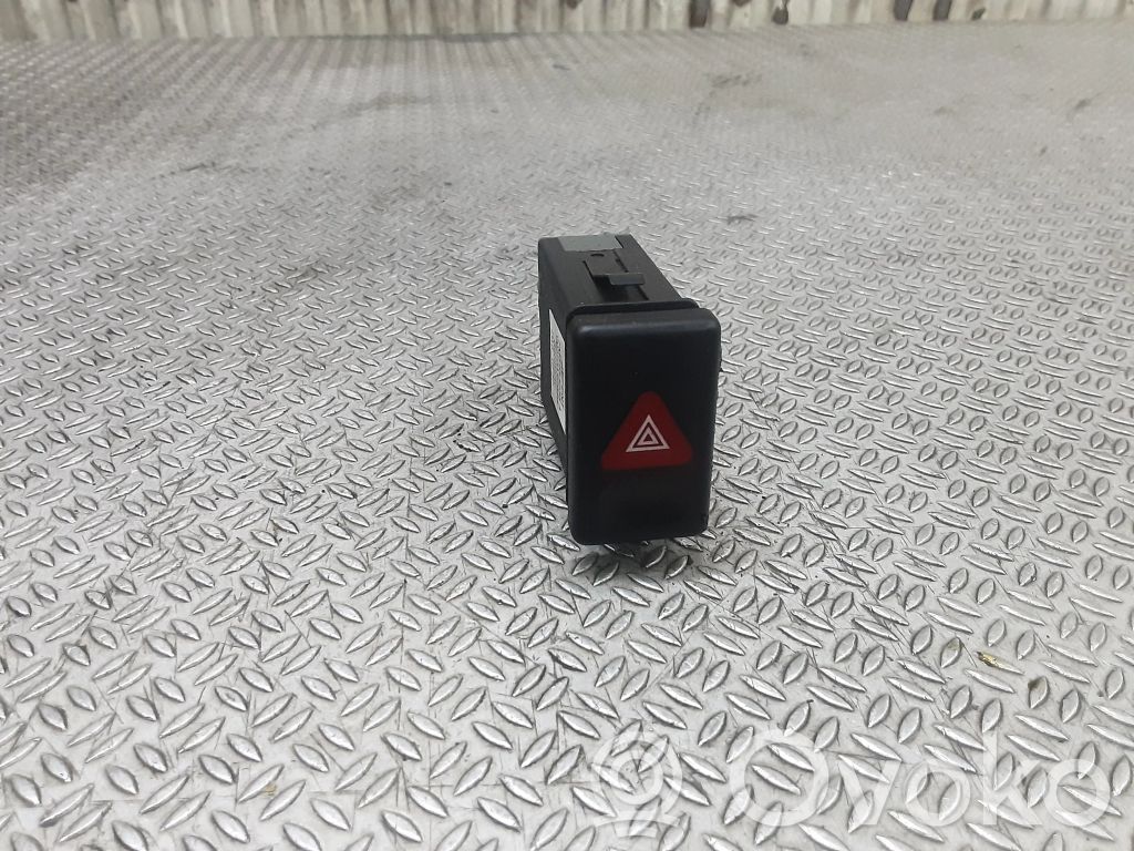 Avārijas lukturu slēdzis   7M5953235A