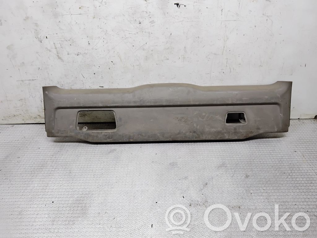 Volvo XC90 Tailgate trim 
