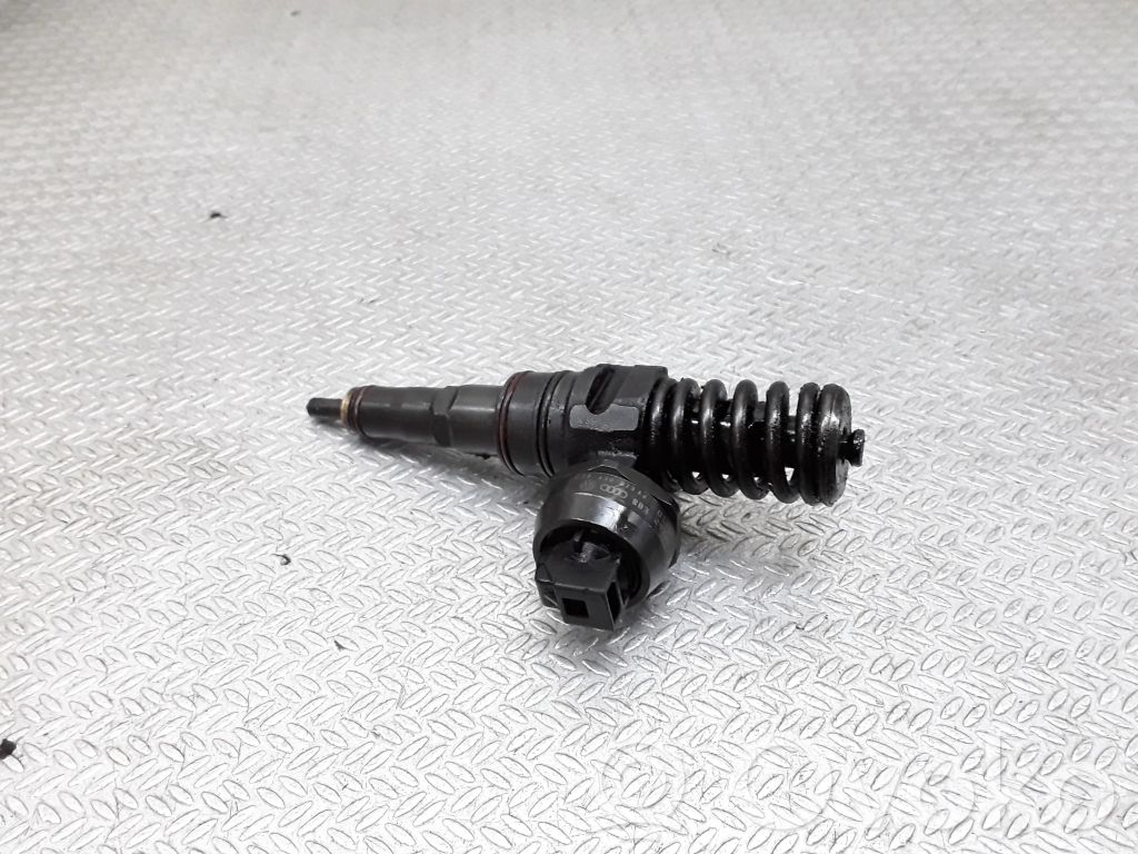 Inyector de combustible   038130073AJ