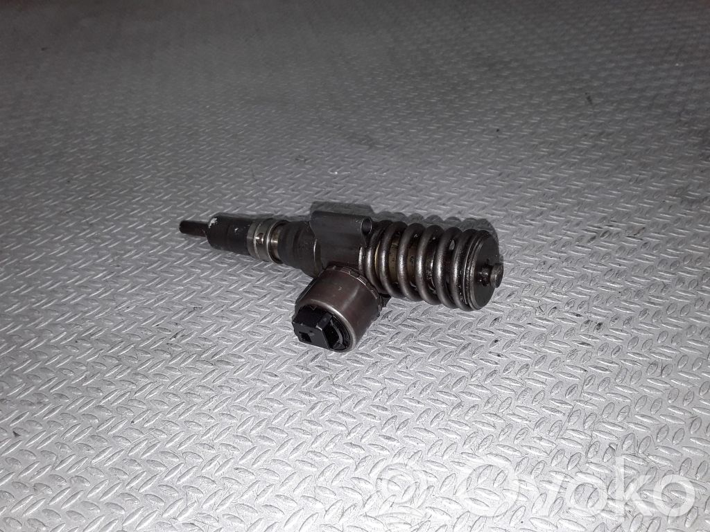 Audi A4 S4 B7 8E 8H Polttoainesuutin 