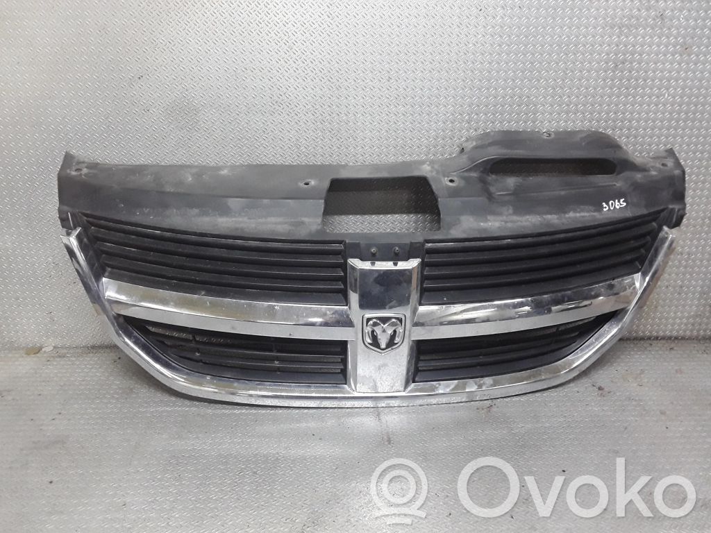 Dodge Journey Etupuskurin ylempi jäähdytinsäleikkö 