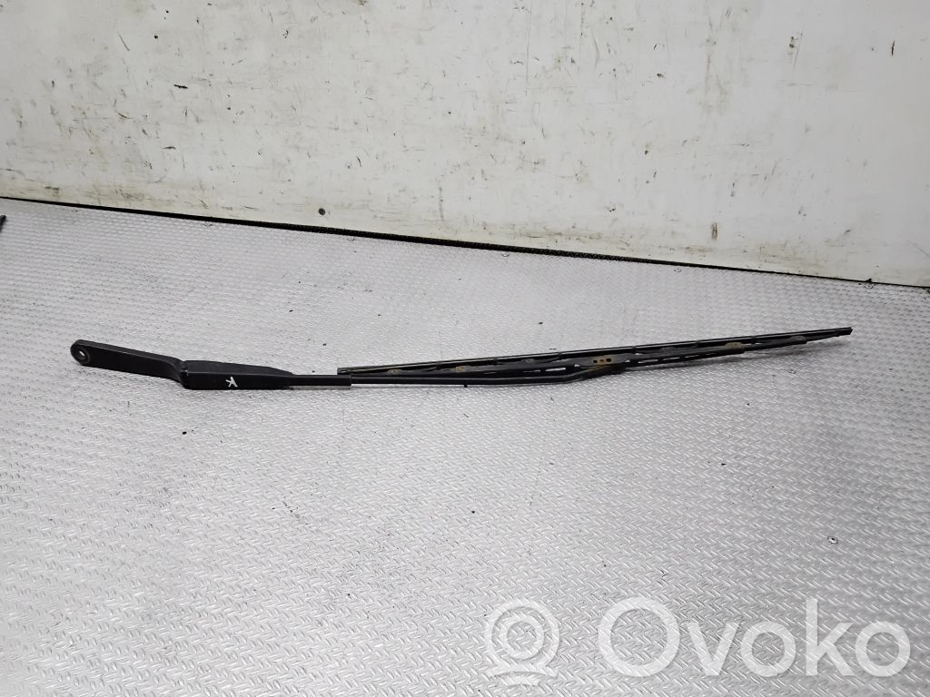 Opel Vivaro Wycieraczka szyby przedniej / czołowej 