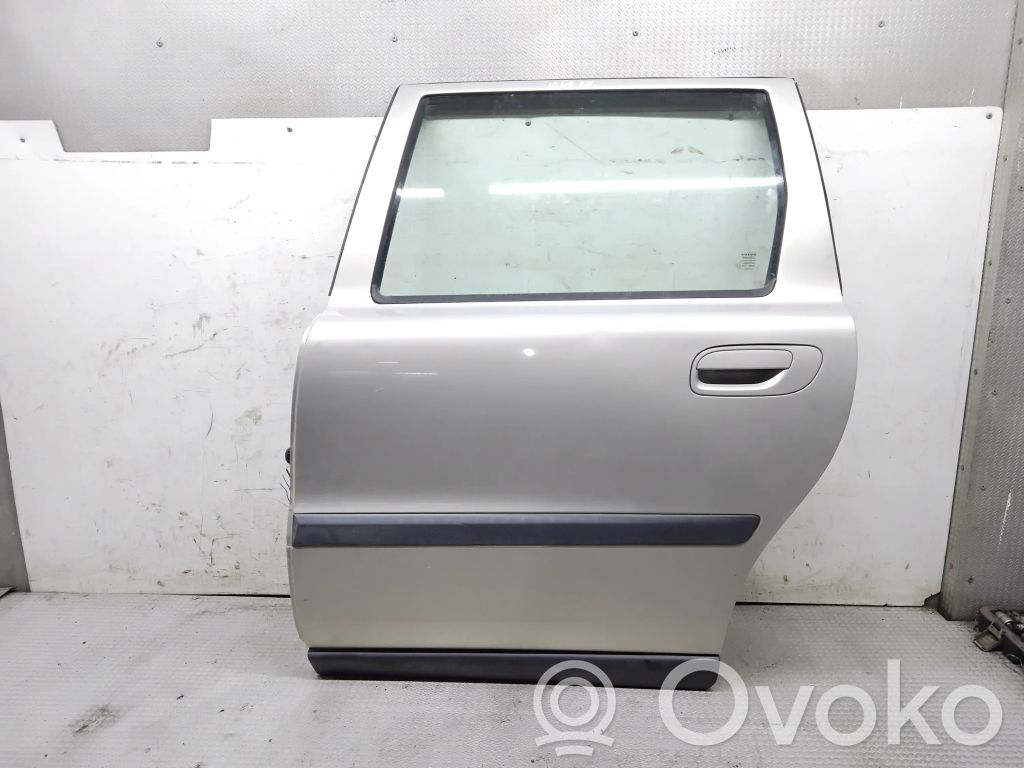 Rear door