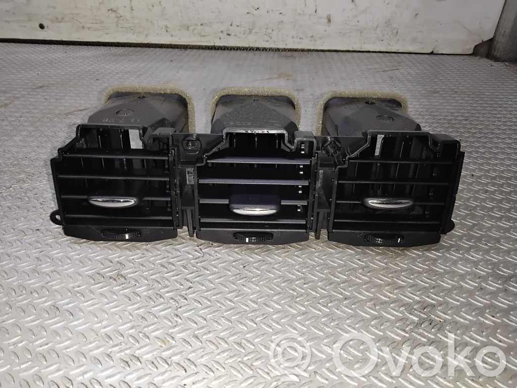 Rejilla de ventilación central del panel   EH4464930