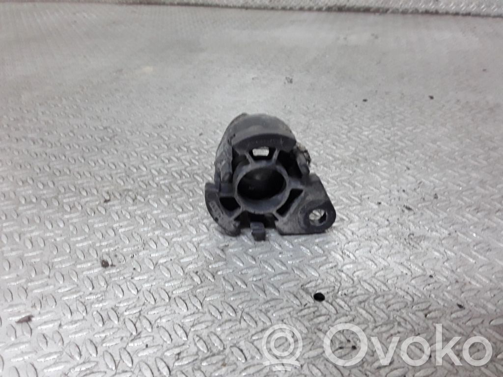 Volvo V50 Fixation de radiateur 