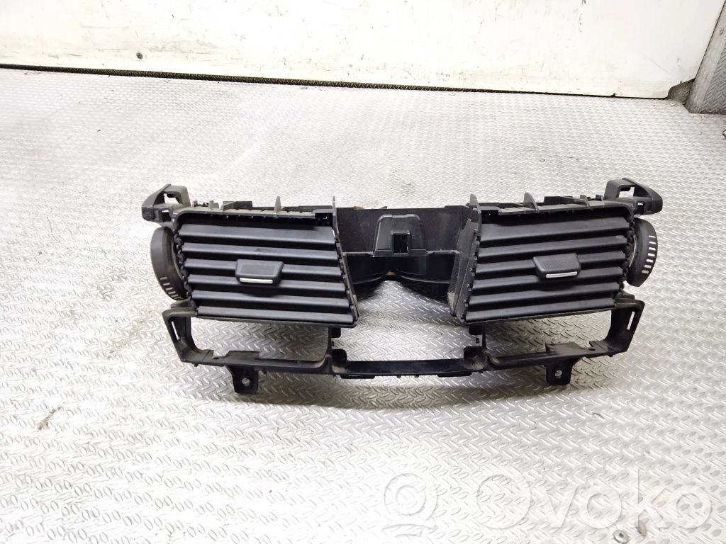 Renault Laguna III Dysze / Kratki środkowego nawiewu deski rozdzielczej 