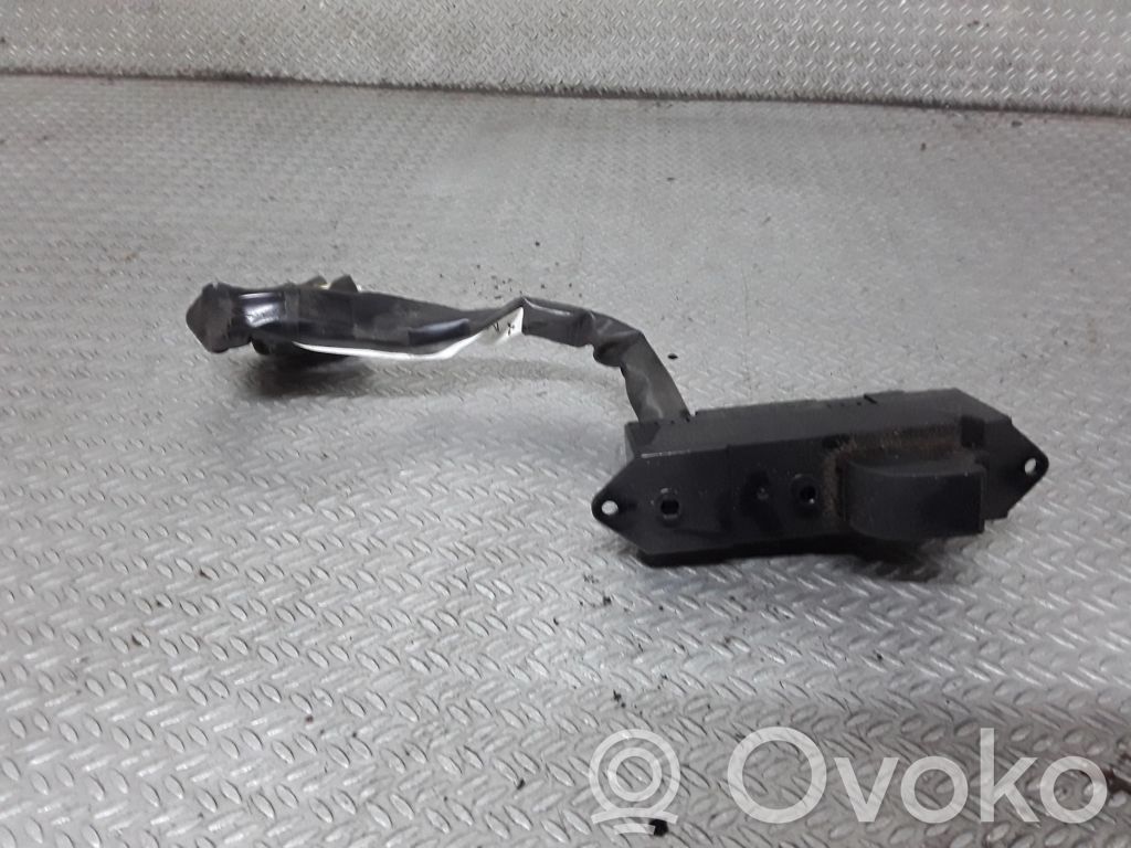 Electric window control switch   MR502238