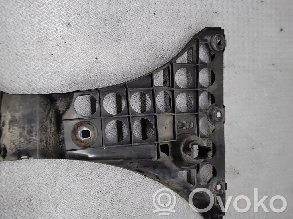 BMW 5 E60 E61 Galinis laikiklis bamperio 