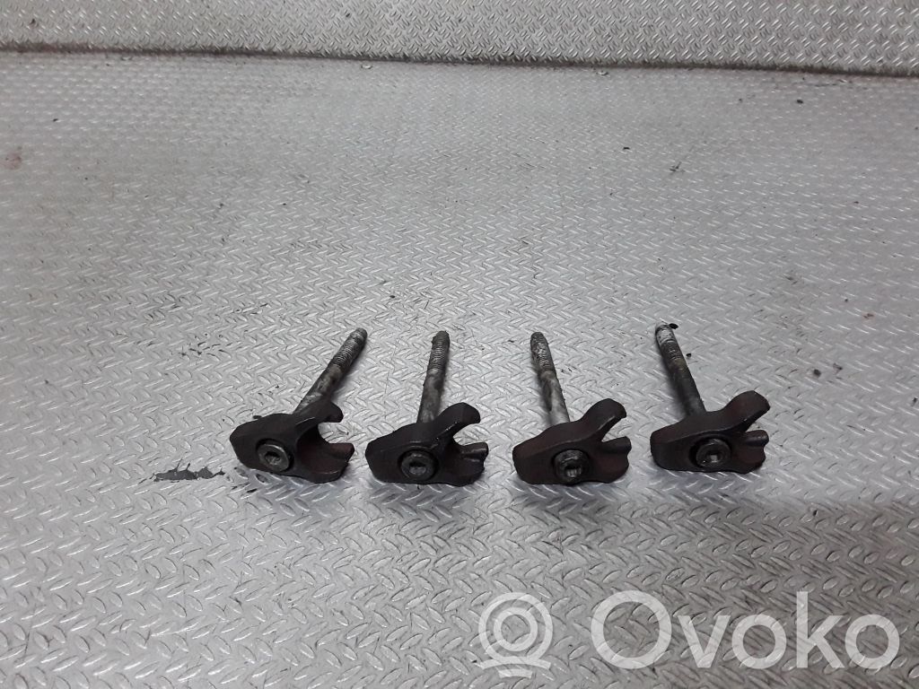 Abrazadera del inyector de combustible