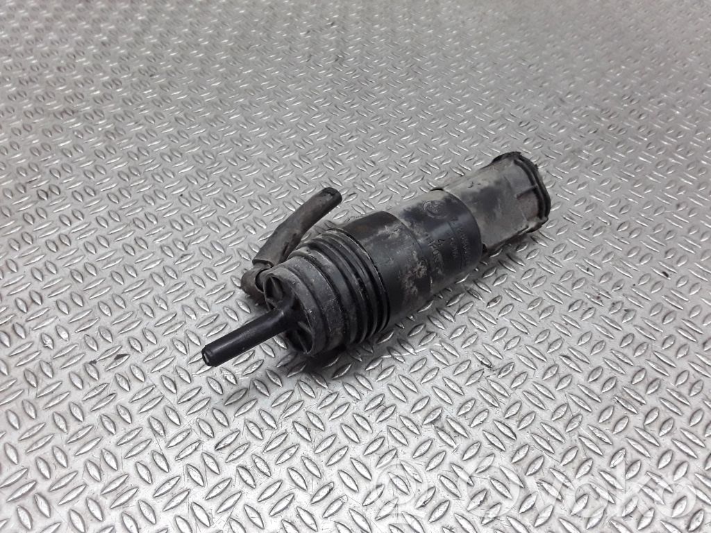 BMW 5 E39 Logu mazgātāja sūknis 