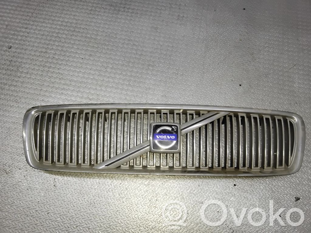 Volvo V70 Front bumper upper radiator grill 
