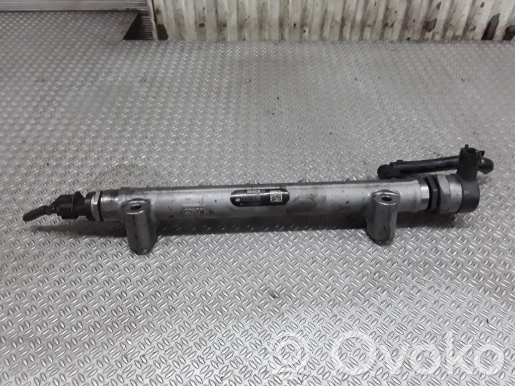 KIA Carens II Rampă alimentare injectoare 