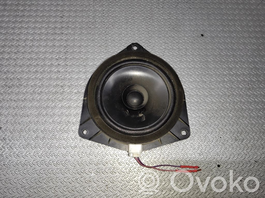 Toyota Avensis Verso Altavoz de la puerta trasera 