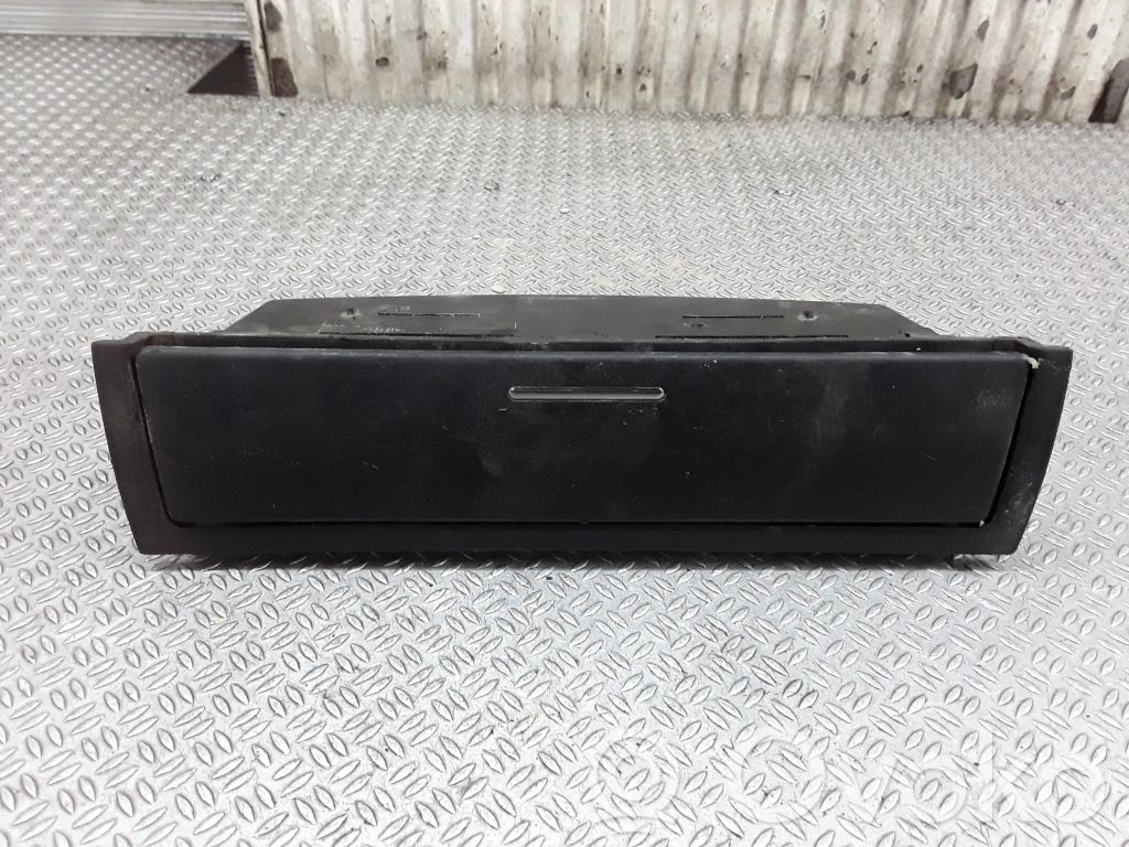 BMW 3 E46 Mantu nodalījums 