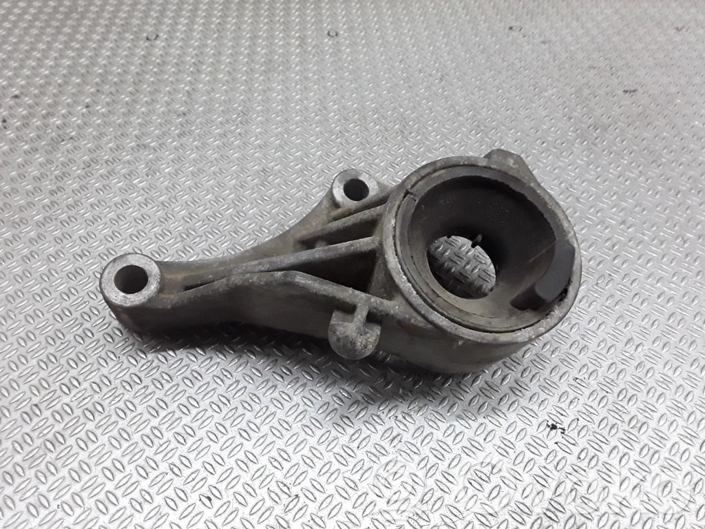 Engine mount bracket