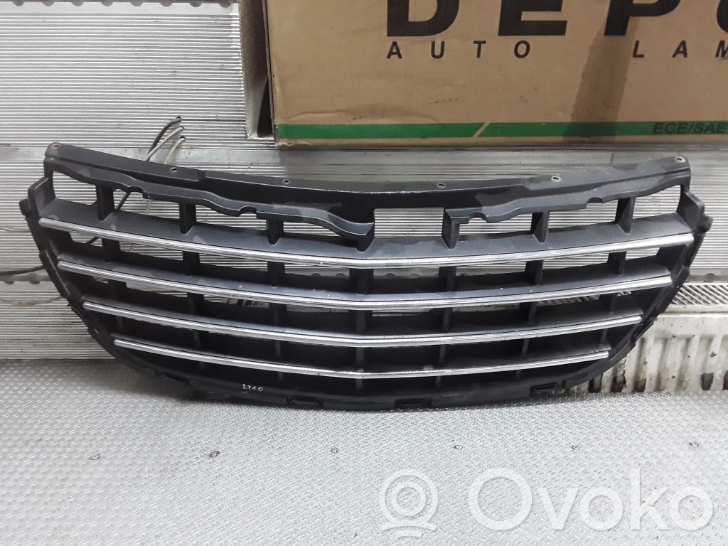 Chrysler Pacifica Front bumper upper radiator grill 
