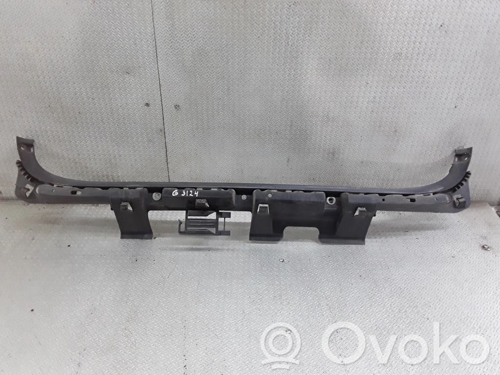 Rear bumper mounting bracket