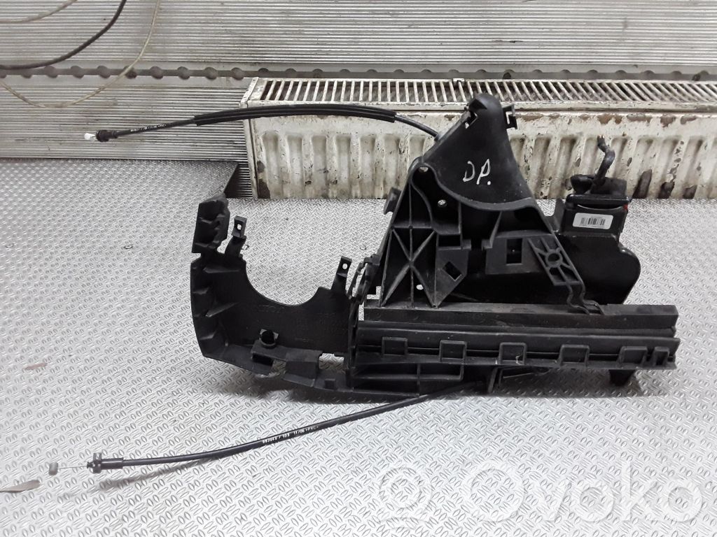 Volvo V50 Priekšpusē slēdzene 