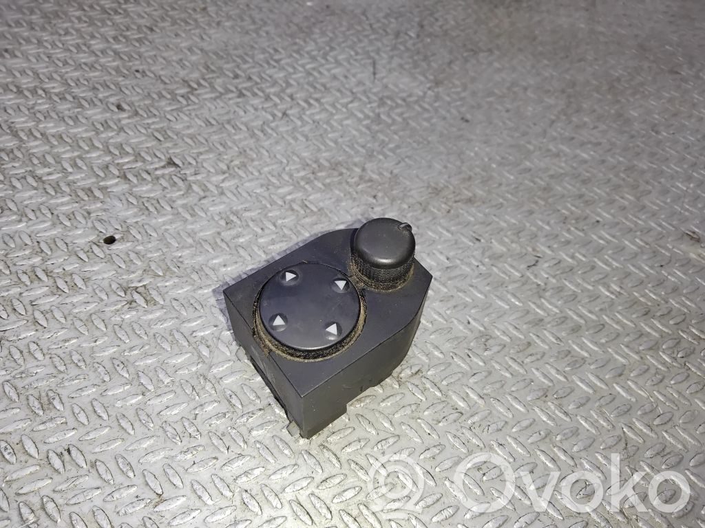 Sivupeilin kytkin   8D0959565A