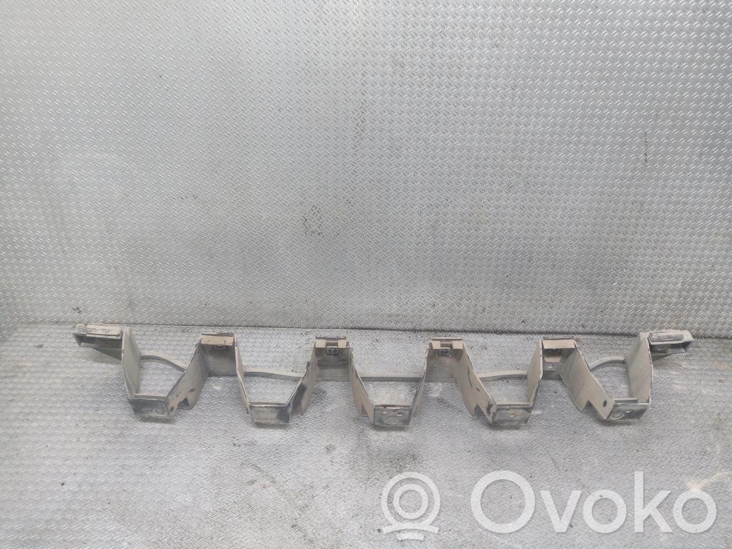 Volvo V50 Soporte de montaje del parachoques trasero 