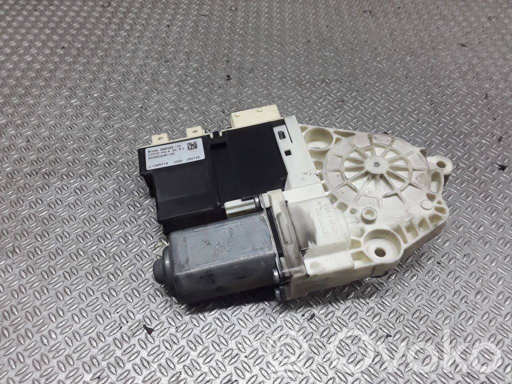 Motor del regulador de la ventanilla de la puerta delantera   996395102