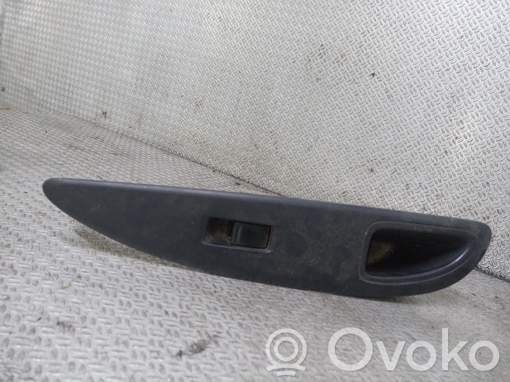 Nissan Primera Electric window control switch 