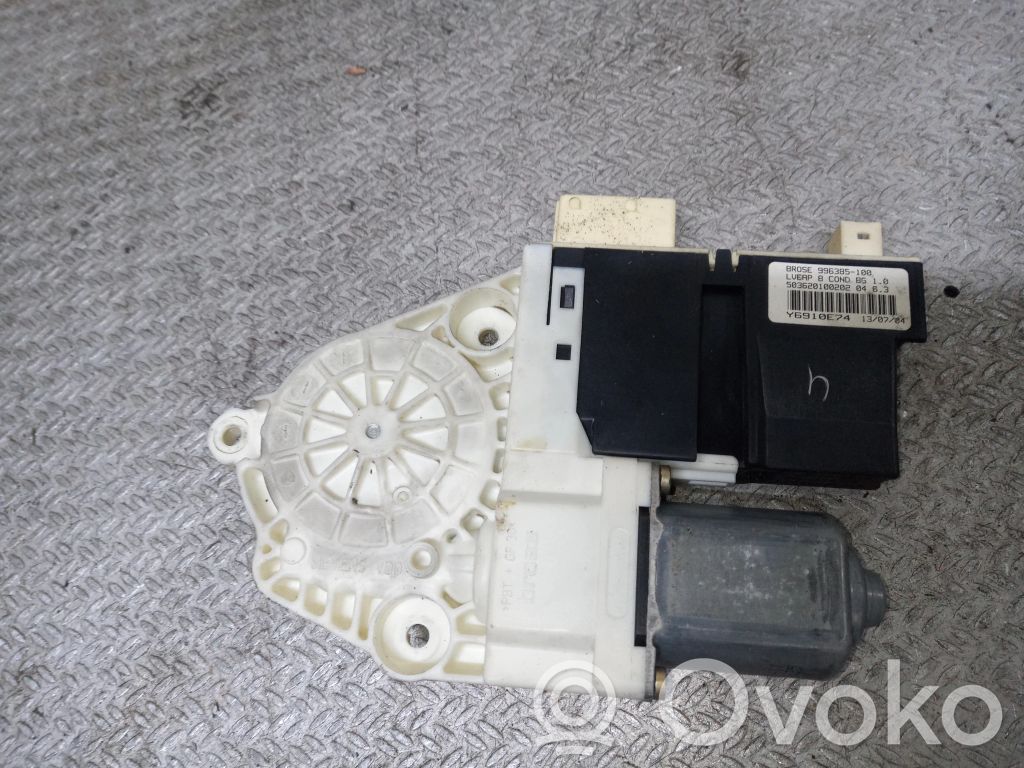 Silnik regulatora szyby drzwi przednich   996385100,997832100
