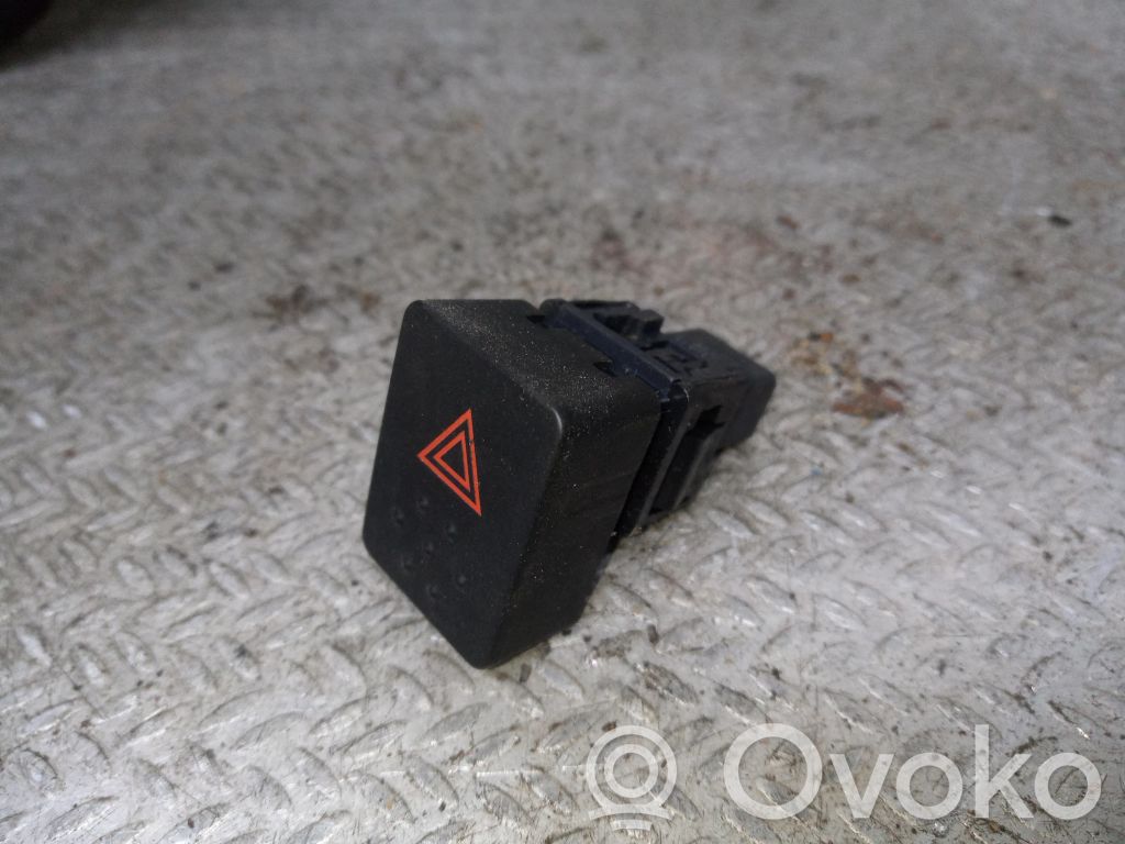 Botón interruptor de luz de peligro   06019