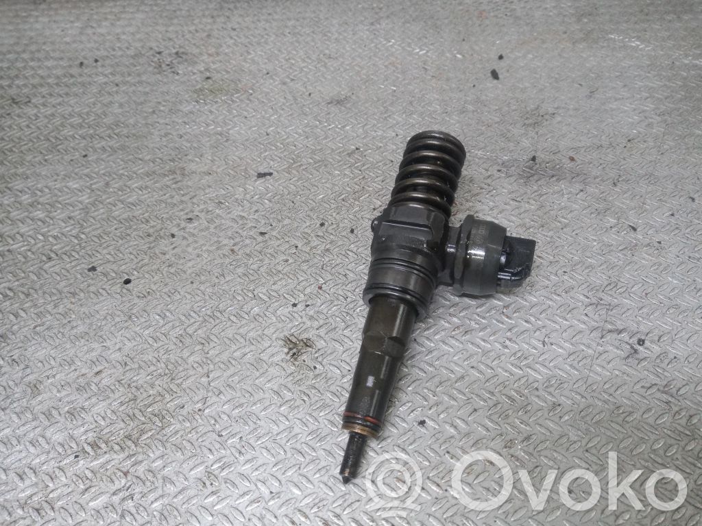 Injektor Einspritzdüse   038130073AG