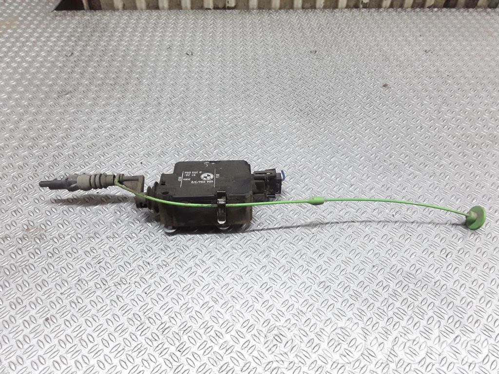 BMW X5 E53 Fuel tank cap lock motor 