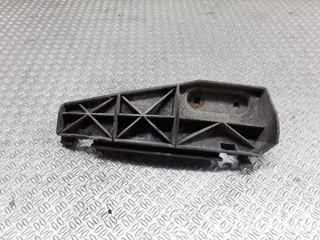 Toyota Corolla Verso AR10 Staffa di rinforzo montaggio del paraurti posteriore 