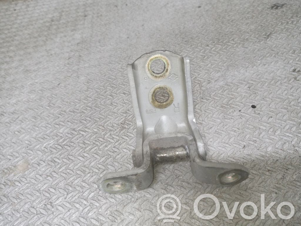Charnière supérieure de porte avant