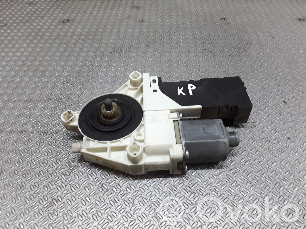 Motor del regulador de la ventanilla de la puerta delantera   1137328125