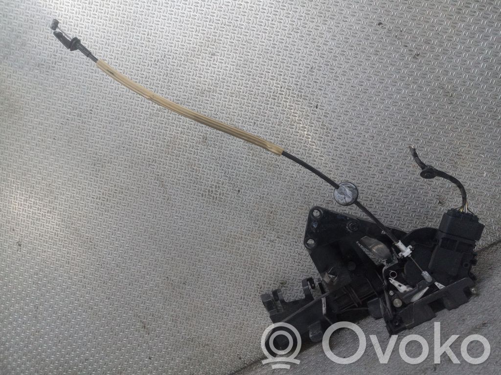 Ford Focus Priekšpusē slēdzene 