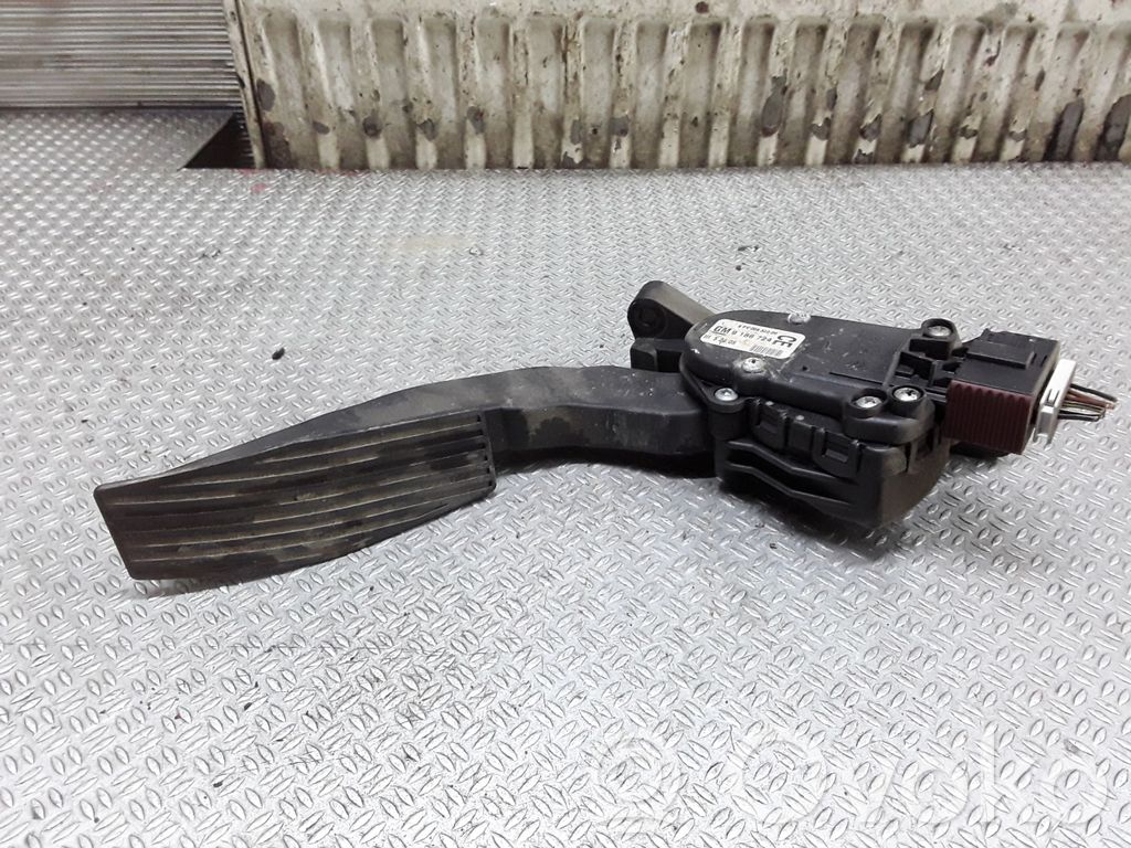 Akceleratoriaus pedalas   9186724