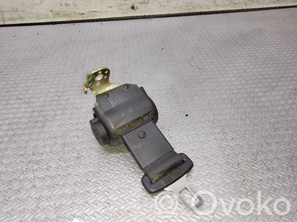 Volkswagen PASSAT B5 Cinturón trasero 