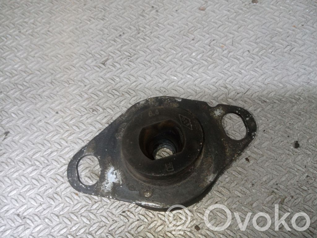 Renault Thalia II Engine mount bracket 