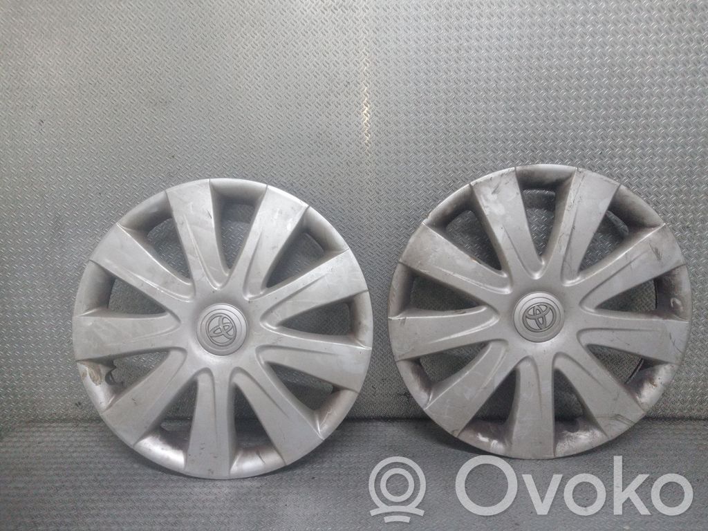 Toyota Corolla Verso AR10 R16 wheel hub/cap/trim 