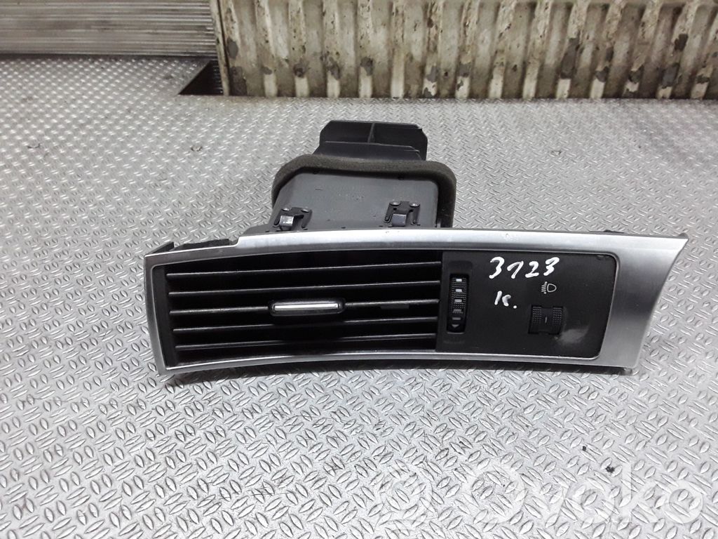 Audi A6 S6 C6 4F Боковая воздушная решётка 