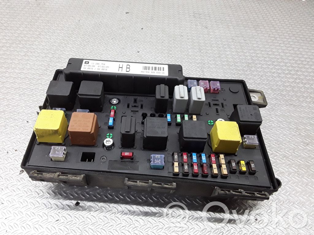 Opel Astra H Fuse module 