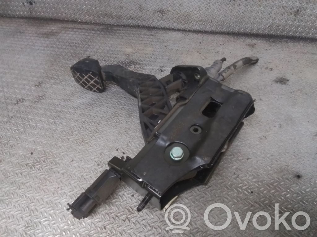 Clutch pedal   8Z1721059B
