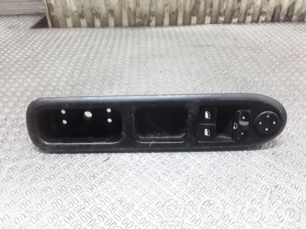 Peugeot 407 Electric window control switch 