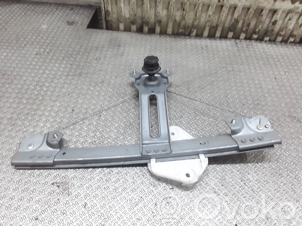 Regulador manual de la ventanilla trasera   ARM118490