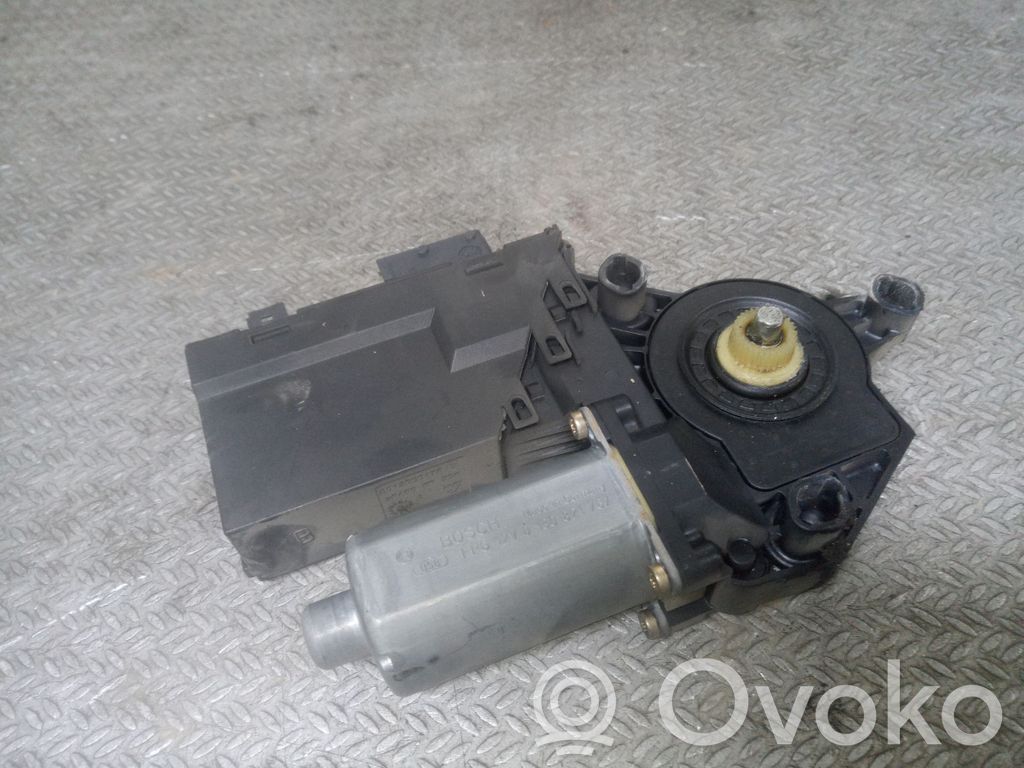 Peugeot 307 Motor del regulador de la ventanilla de la puerta delantera 