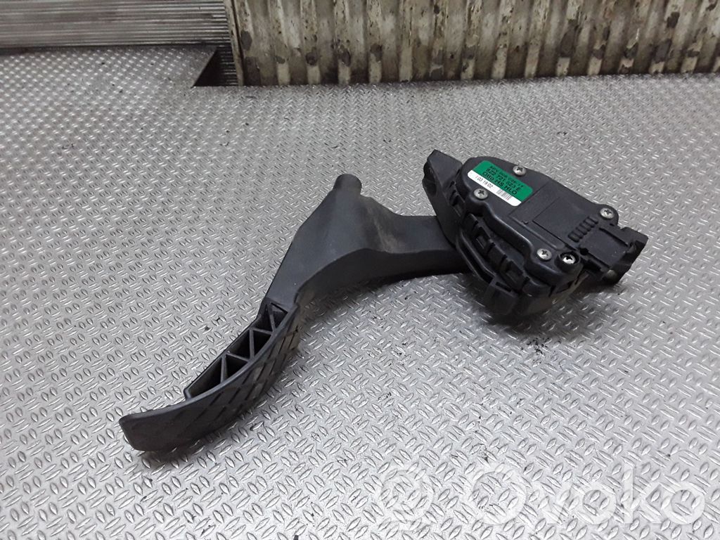 Accelerator throttle pedal   8Z2721523E
