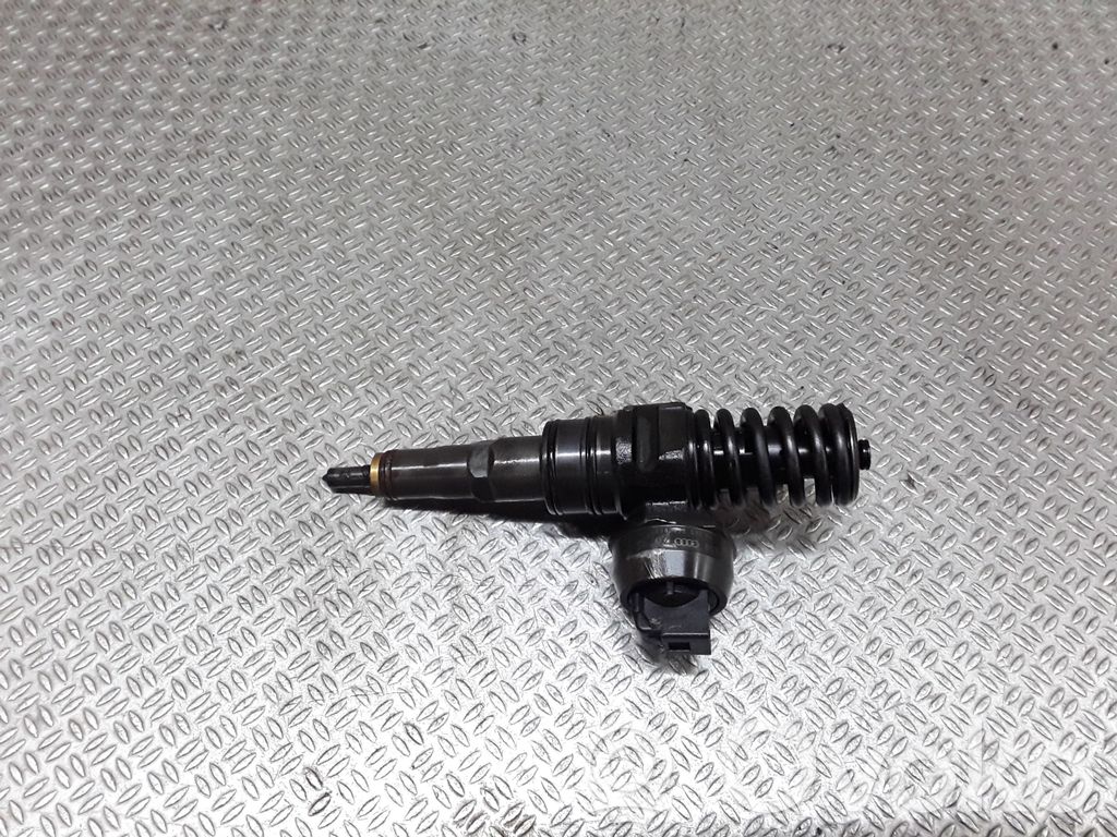 Inyector de combustible   038130073BA